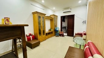 CHO THUÊ CHUNG CƯ TẦNG 1 - Ô TÔ ĐỖ CỬA