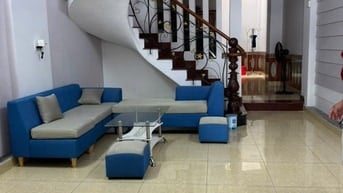 Cho thuê nhà nguyên căn , 2 lầu , 3pN . Giá 12 triệu / tháng 