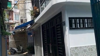 CHO THUÊ NHÀ CĂN GÓC 2 MẶT HẺM CƯ XÁ ĐÔ THÀNH, P4, Q3