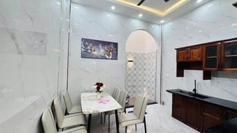 Nhà nằm khu dân cư đông đúc đầy đủ tiện nghi đường Trương Quốc Dung