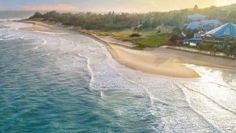 BÁN ĐẤT HỒ TRÀM ( KHU DU LỊCH BIỂN ) 