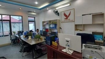 Cho thuê văn phòng số 6 Phạm Tuấn Tài 120m 15tr tháng có thang máy hầm