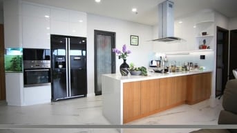 Cho thuê căn hộ chung cư Sky Center, gần sân bay, 80m2, 2PN,15tr