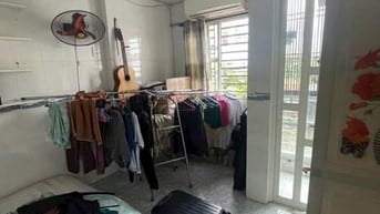 3,38 tỷ nhà P2Q8 3,3 x 9 ( trệt + lầu ) hẻm rộng thoáng SHR còn tl 