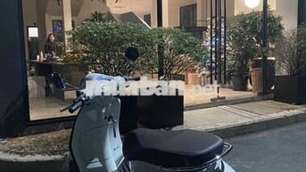 VESPA CHÍNH CHỦ - màu trắng