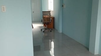 Nhà lầu đúc, rộng rãi , sạch sẽ. Thông tin 100% thật