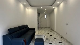 Bán nhà vị trí cực đẹp, cách phố 20m, gần oto, thang máy chạy êm ái