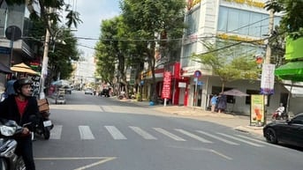 Bán gấp nhà MT Nguyễn Hồng Đào; 4*16m, 3 lầu, vị trí đẹp - giá tốt