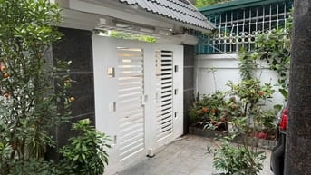 Cần bán gấp biệt thự 200m mặt phố đt Việt hưng. Cần bán thật nhanh