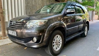 Bán xe đang sử dụng hiệu Toyota Fortuner bản V
