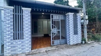 Bán gấp căn nhà cấp 4 ở Đ. Số 99 , Tân Phú Trung 100m2 SHR giá 800tr