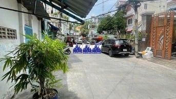 Cho thuê nhà hẻm 6m(XH) Hòa Hưng, P.12, Q.10 giá 10tr.