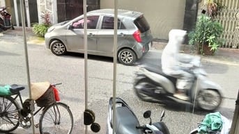 Cho thuê nhà mặt ngõ Núi Trúc, quận Ba Đình.