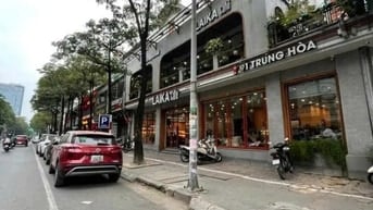 Nhà Mặt Phố Trung Hòa. DT 132 m2, Xây 6 Tầng , MT 5 m , Giá 84 Tỷ