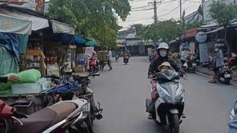 cần bán căn nhà ở chợ Thới Tứ Hóc Môn 88m2 820 TRIỆU Sổ hồng riêng.