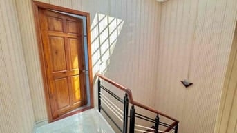 Nhà 3 lầu đúc Nguyễn Ảnh Thủ, 4mx16m, 5 phòng ngủ, 5WC, hẻm xe hơi