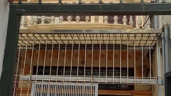 Cho thuê căn hộ riêng 3 tầng ngõ 1 Bùi Xương Trạch, ô tô đỗ sát cổng, 
