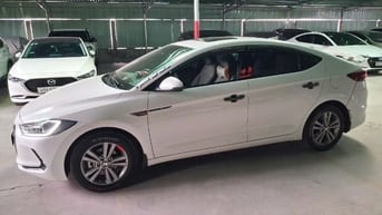 Bán Hyundai Elantra 1.6 AT 2018 Giá 415tr để lên đời