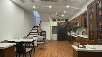 BÁN NHÀ 5 tầng MẶT HỒ phố QUAN NHÂN DT 51m2, NGÕ 3m, GIÁ THƯƠNG LƯỢNG