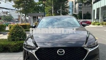 Mazda 3 2023 1.5L Luxury - 9000 km