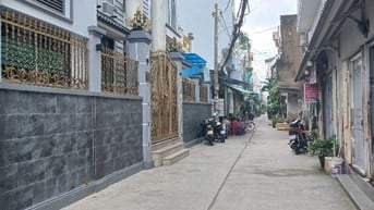 CHÍNH CHỦ: Nhà 2 MT 4*18m, 3 tầng, hẻm ô tô thông 703  HL2 - HH 1%