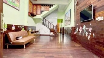 Cho thuê nhà nguyên căn 64m2 ( 4 x 16m ) , sân , 1 lầu , 2pN / 2WC 
