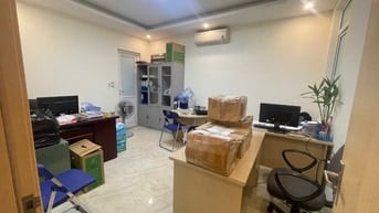 CHo thuê văn phòng Yên Hoà Cầu Giấy 25m vệ sinh khép kín có thang máy