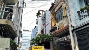 bán gấp căn nhà ngay phạm văn đồng gần đại học ngân hàng kha vạn cân 