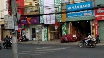 Bân nhà mặt tiền lạc long quân 