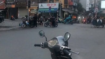 Nhà tập thể tầng 2 ngã 4 chợ ngọc hà ba đình
