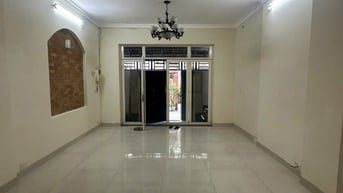 Cho thuê nhà HXH Võ Oanh nhà đang sơn sửa mới