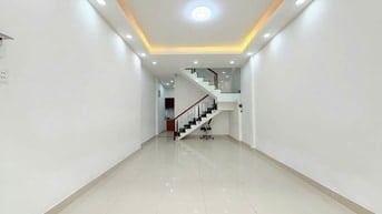 Cho thuê nhà nguyên căn, thoáng mát, trung tâm quận Bình Thạnh