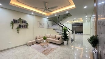 Cho thuê nhà ngõ Nghĩa Đô dt 100m x 4t ô tô tránh đỗ