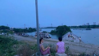 Tôi muốn bán lô đất 500m2. Giáp bờ kè bờ sông Hồng