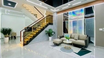 Bán nhà ngay Lê Thị Riêng, Q12. Giá: 1 tỷ 890tr/ 64m2, sổ hồng riêng