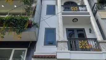 Bán gấp nhà 5x18m, 3 tầng, đường Phạm Văn Bạch, 7 tỉ 800tr 