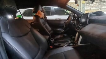Bán xe Toyota cross hev, màu đỏ, 41000 km.