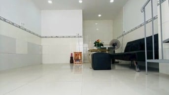 Giá siêu cực tốt! Nhà 1 trệt một lầu sổ Hồng riêng hoàn công đủ