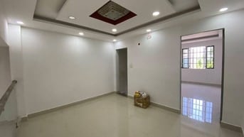 Cho thuê nhà , mặt đường ô tô , 1 lầu 2PN . Giá 12tr/th