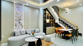 Bán nhà ngay Bạch Đằng, Bình Thạnh. Giá: 2 tỷ 520tr/ 68m2,sổ riêng