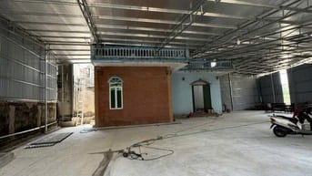 Cho thuê nhà xưởng 400 m2, có 1 nhà điều hành 2 tầng, mặt tiền 17m, 