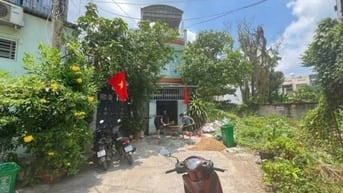 Đất quận 7 cần  bán, mặt tiền, khu dân cư đông đúc. 