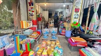 Sang lại cửa hàng đồ gia đình mặt tiền đường TTN1 sau chợ Lạc Quang