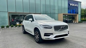 Volvo Selekt Hà Nội đang sẵn 1 chiếc Volvo XC90 siêu lướt phiên bản má