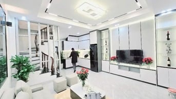 Chỉ 9,8 tỷ nhà mặt ngõ HBT. 3 nhà ra phố. Kinh doanh - ô tô đỗ cửa.