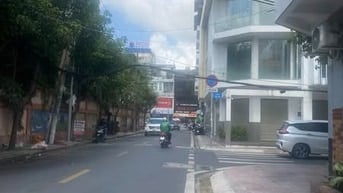 Quận 4: Bán nhà mặt tiền khu cao tầng. Ngang khủng 8m