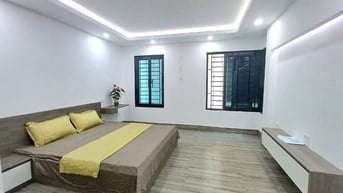 Chính chủ cho thuê nhà 5 tầng mới,full đồ tại: Thuỵ Khuê,Tây Hồ