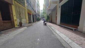 Khu Văn Cao - Hoàng Hoa Thám. DT 105m2. MT 8m. Xây 5 tầng. Ô tô tránh