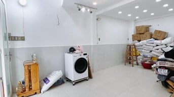 Kinh doanh thua lỗ cần bán gấp nhà Tân Túc, Bình Chánh 100m2. Sổ riêng