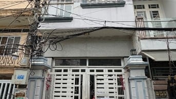 Cần cho thuê nhà hai tầng 2PN, Quận 7, 9triệu / tháng